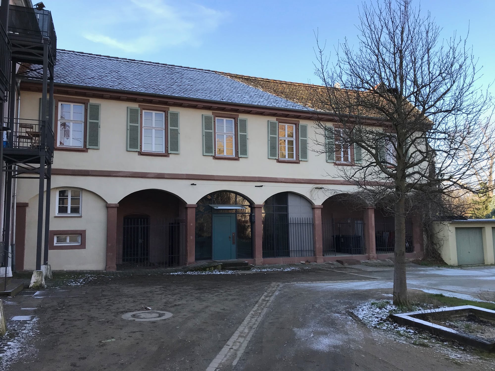 Anwesen mit Mehrfamilienhaus